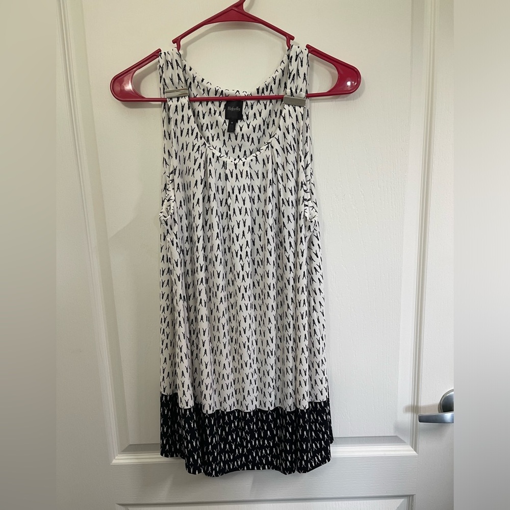 Rafaella Women's Sleeveless Tank Top M Black & White Geometric Arrow Print